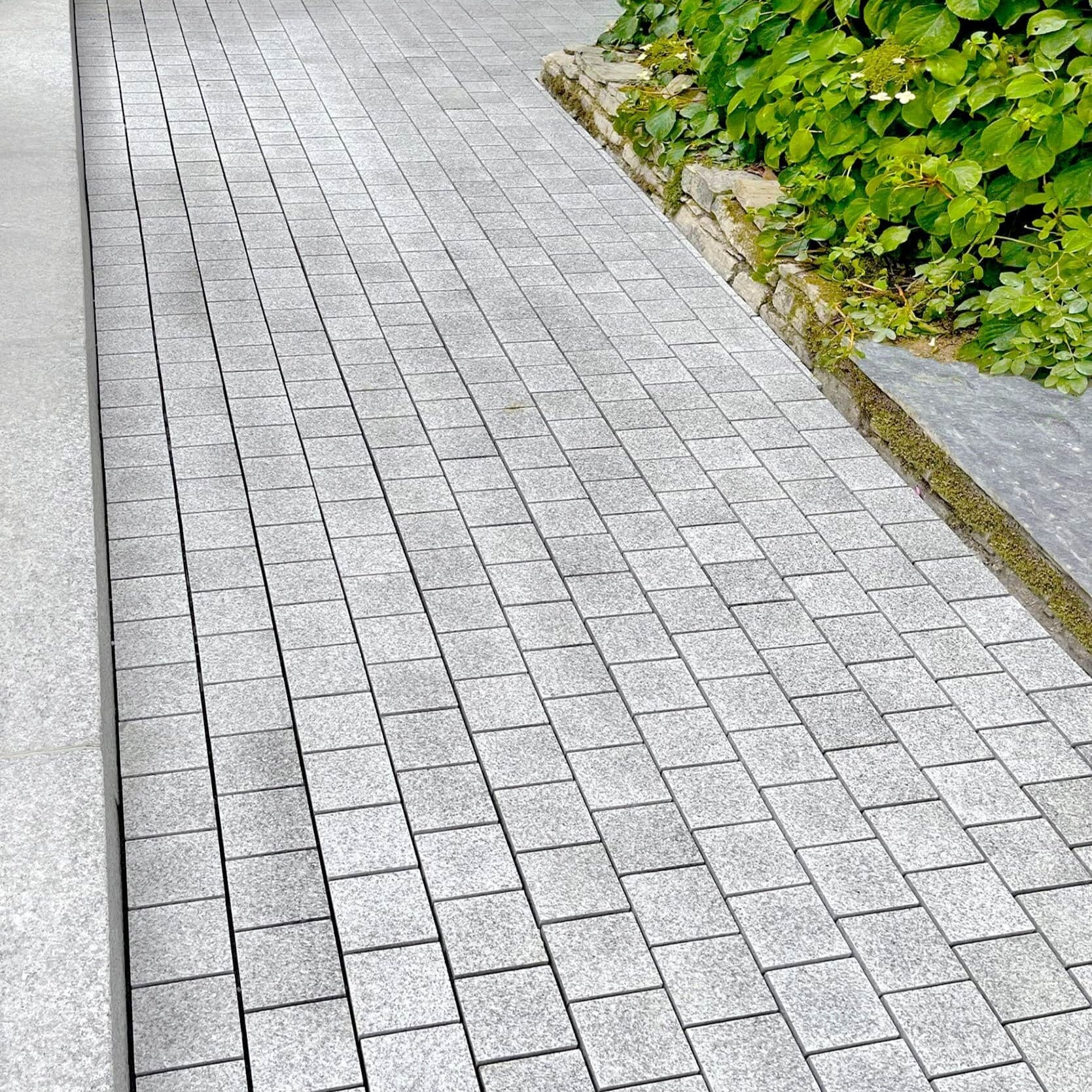 Granite cobble stone natural