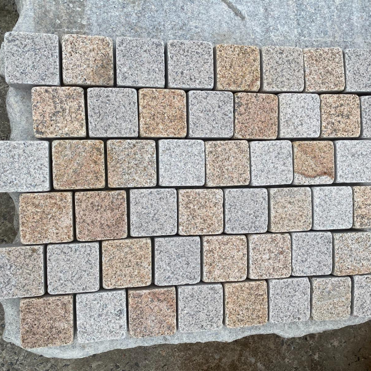 Tumble stone granite 100x100x50mm